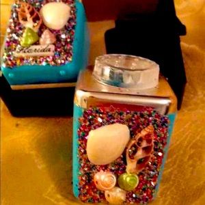Vintage 1950s Kitsch celluloid S&P shakers Florida souvenir in original box.